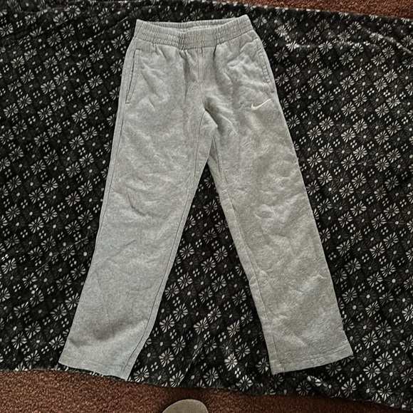 Nike Sweatpants - Picture 4 of 4